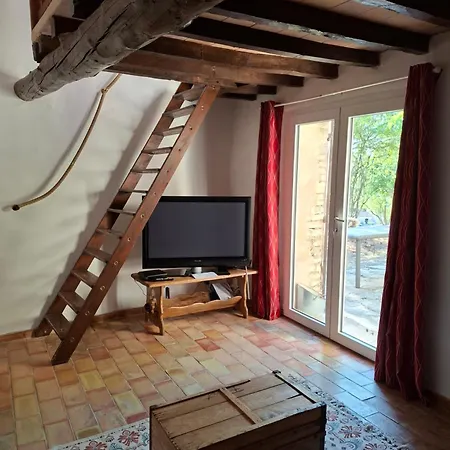 Cabanon Provençal En Pierre Entouré De Lavandes Vachères